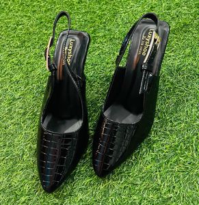 Chic Black Slingback Heels