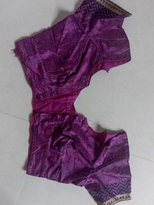 Beautiful Crepe Saree With Blouse