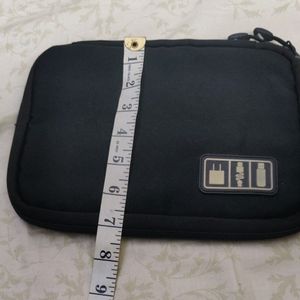 GADGET ORGANIZER  WITH 16 SLOTS