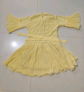 Cute Yellow GirlsKids Outfit