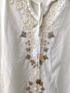 Laks*ita&#39;s White Embroidered Kurta