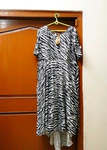 Striped Chain Crossbody Bag With Gown