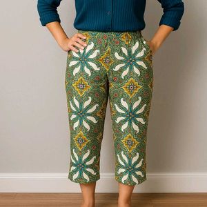 Patterned Capri Leggings