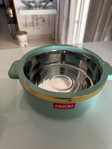 Brand New Milton  curve Casserole 2.15 Litres