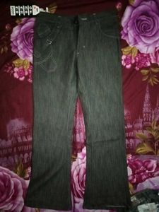 EMBROIDERED POCKET FLARED JEANS