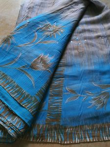 Floral Print Weightless Saree