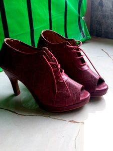 RED HEELS