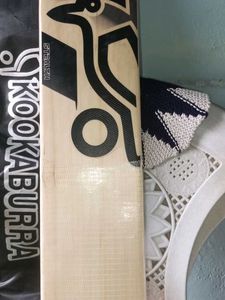 Kookaburra 8 Grains Bat With Cover