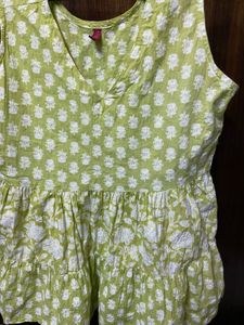 Sleeveless Green Kurta