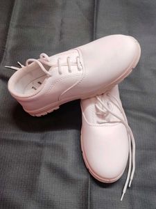 Hitshot School Shoes - Size 8