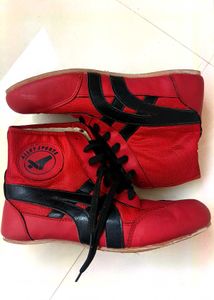 SPORTS SHOES