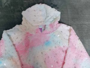 I&#39;m selling a beautiful cropped sweatshirt