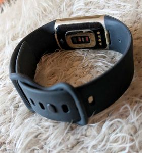Fitbit Charge 5