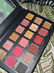 Huda Beauty Eyeshadow Palette