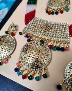 Multicolor Necklace Set With Mangtika