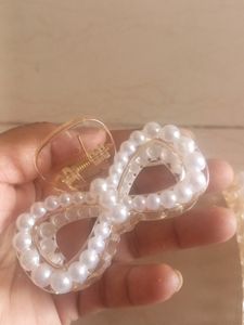 brand new korean claw clip with pearls..