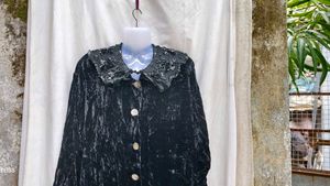 132310. Vintage Velvet Embellished Coat