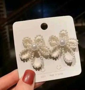 Pearl Flower Earrings - Elegant & Chic