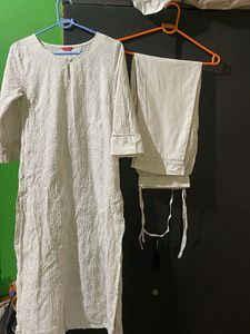 WWhite Embroidered Kurta Set Chikankari