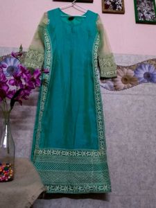 Long Pakistani Kurta...(Hania Ameer) Look