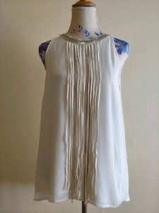Chic Sleeveless Blouse