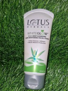Lotus Whiteglow 3in1 Facewash