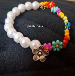 Elegant Handmade Bracelet (Pearl And Flowers)