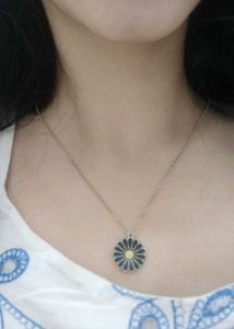 Daisy Pendant Necklace