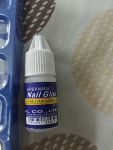 100 Nail Tips + Glue