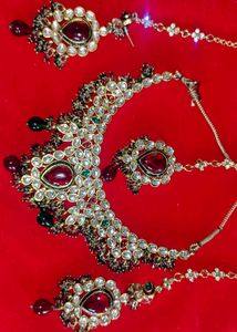 Jewellery Set With Earrings