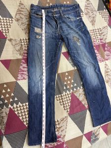 Combo of black shirt and blue straightfit jeans