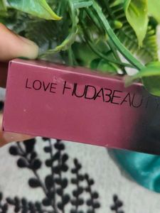 Huda Beauty Love Lipstick