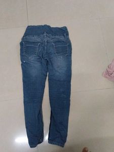 High-Waisted Jeans