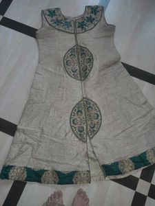 Embroidered Sleeveless Kurti