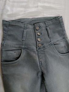 High-Waisted Grey Skinny Jeans – Stylish &amp; Versati