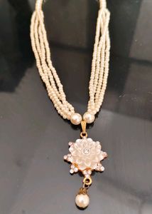 Elegant Pearl Flower Necklace