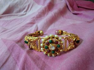 Elegant Gold-Toned Bangle