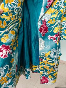 Beautiful Vintage Floral Printed Trench Coat.