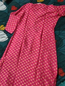 Pink &amp; Gold Patterned Kurti