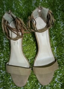 La Chica Nude Pencil Heel