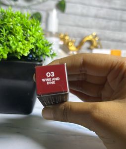 Staze 9to9 “Lips Don’t Lie” Liquid Lipstick