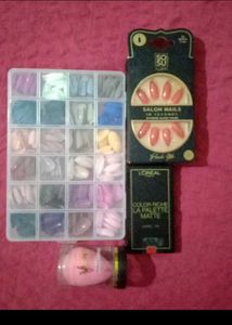 Combos Of Artificial Nails+ Sponge+ Lip Pallette