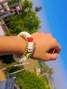 Floral Pearl Bracelet