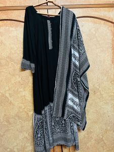 Black Gown Dress With Printed Dupatta 🖤