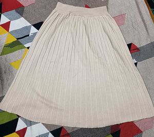 Pleated Knit Skirt