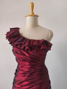 Ruffle One-Shoulder Dress 😍