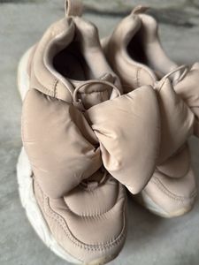 ZARA Bow Accent Sneakers seize 33 for girl kids