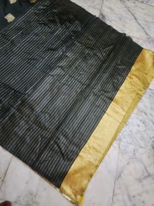 Elegant Black &amp; Gold Saree
