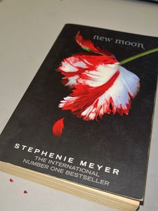 New Moon - Stephenie Meyer