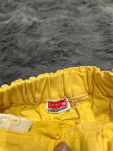 2 White And Yellow Girls' Shorts